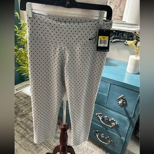 Nike NWT Training Activewear Capri-Legging Lt Grayw/black Polka Dots Women’s Sm